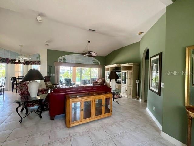 En Venta: $1,699,000 (3 camas, 3 baños, 2215 Pies cuadrados)