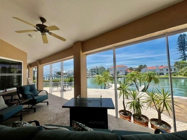 En Venta: $1,699,000 (3 camas, 3 baños, 2215 Pies cuadrados)