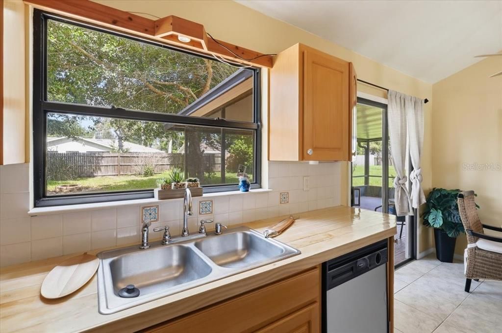 En Venta: $249,000 (2 camas, 2 baños, 916 Pies cuadrados)