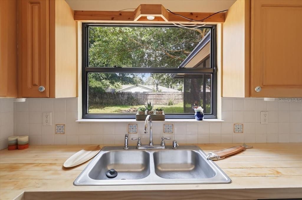 En Venta: $249,000 (2 camas, 2 baños, 916 Pies cuadrados)
