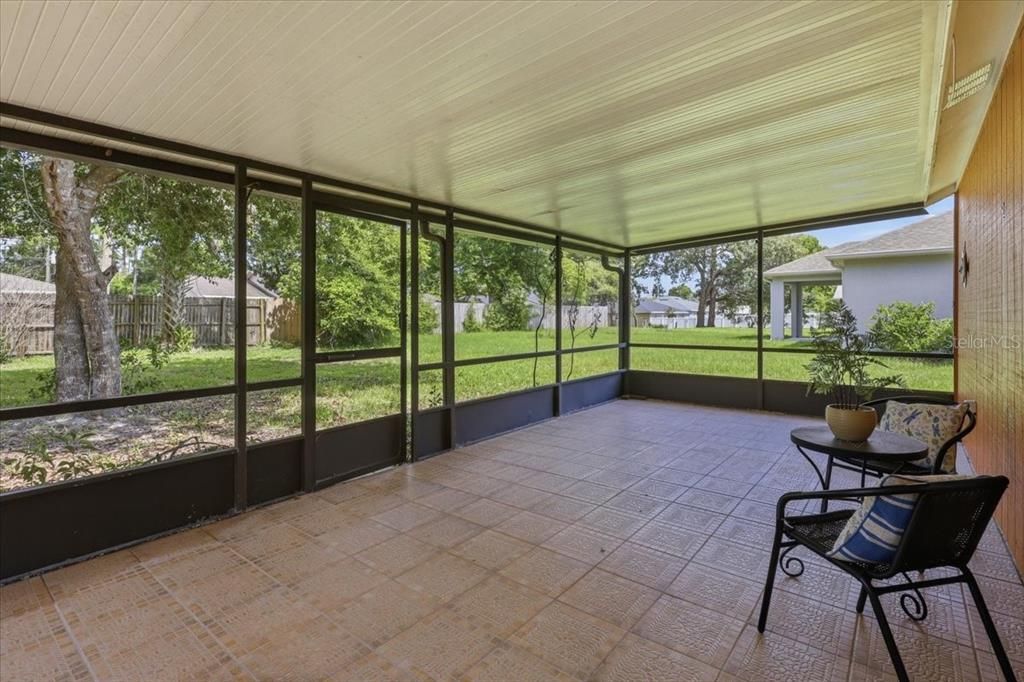 En Venta: $249,000 (2 camas, 2 baños, 916 Pies cuadrados)