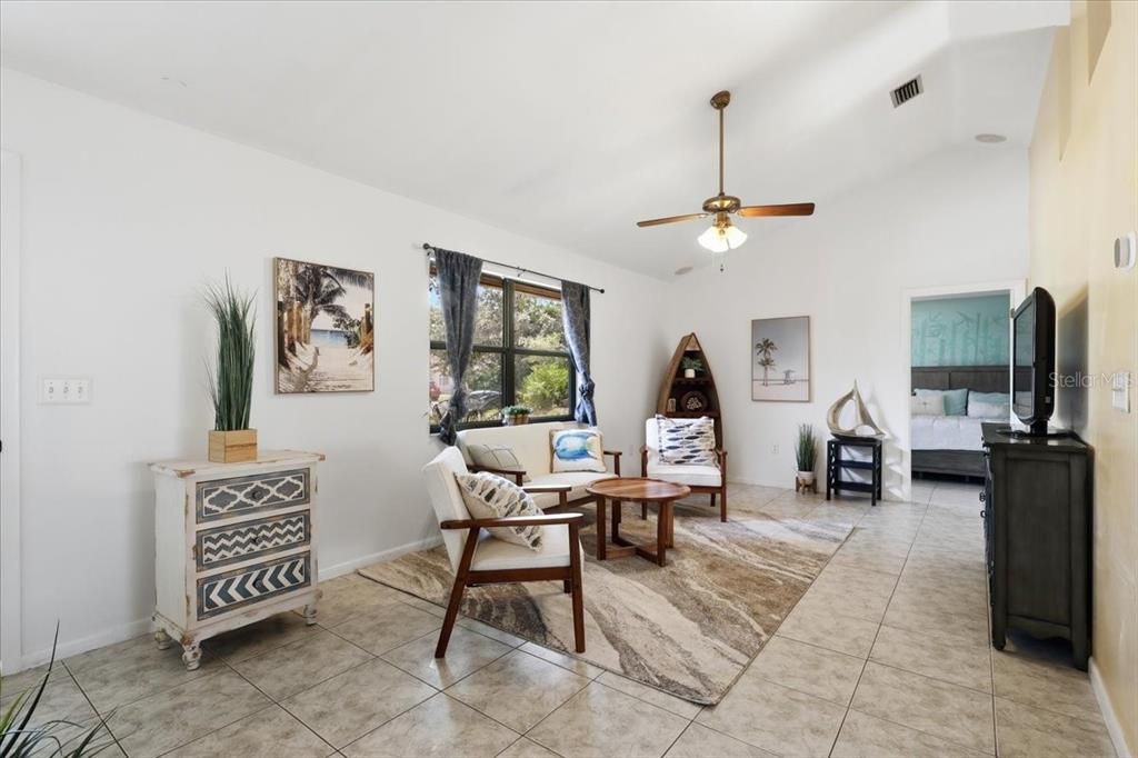 En Venta: $249,000 (2 camas, 2 baños, 916 Pies cuadrados)