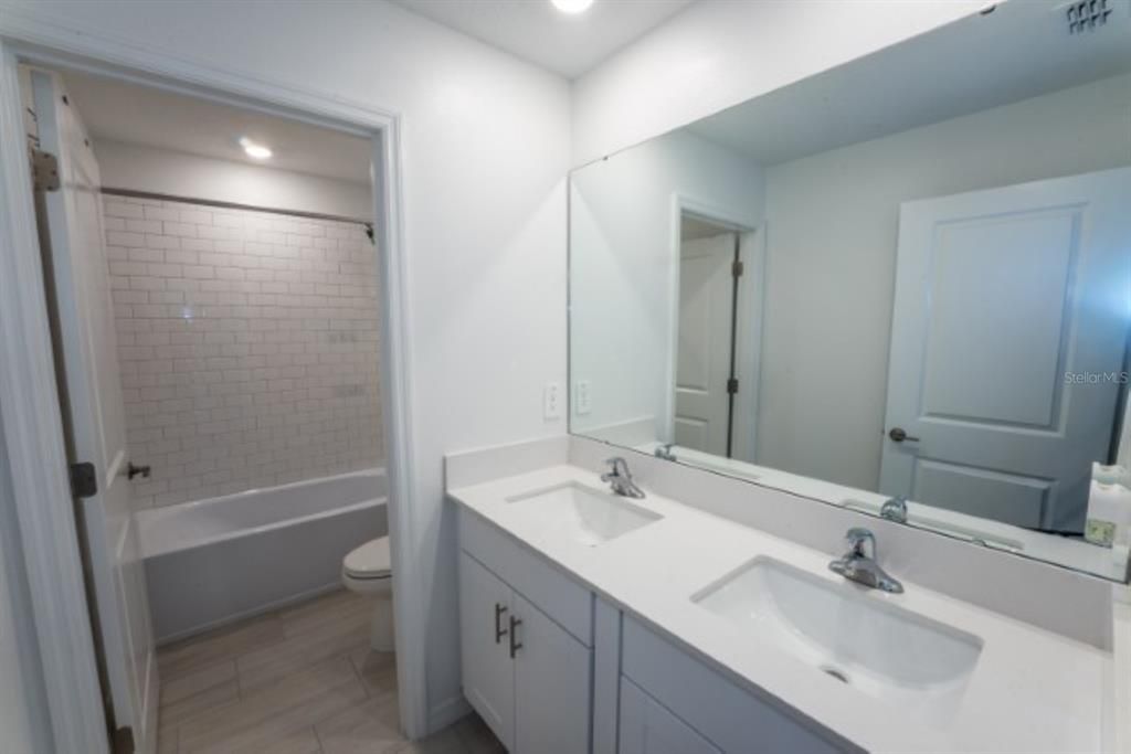 For Rent: $2,675 (5 beds, 2 baths, 2217 Square Feet)