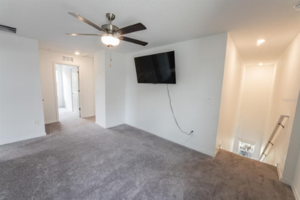 For Rent: $2,675 (5 beds, 2 baths, 2217 Square Feet)