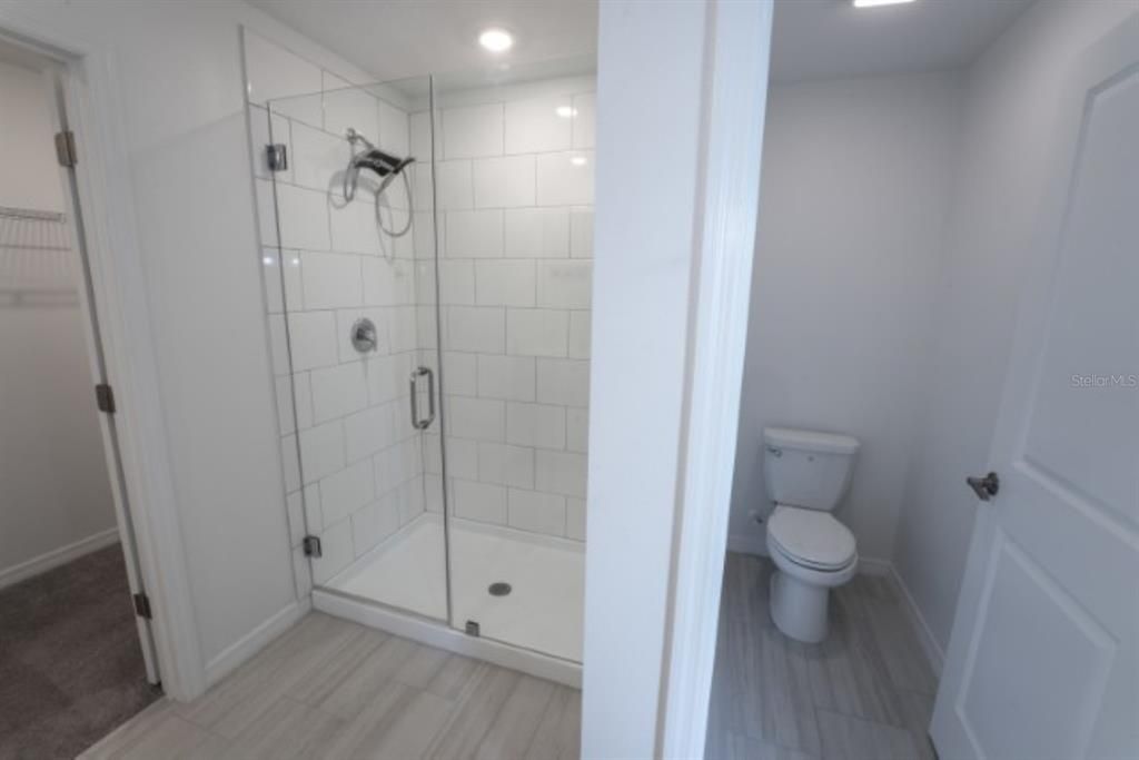For Rent: $2,675 (5 beds, 2 baths, 2217 Square Feet)
