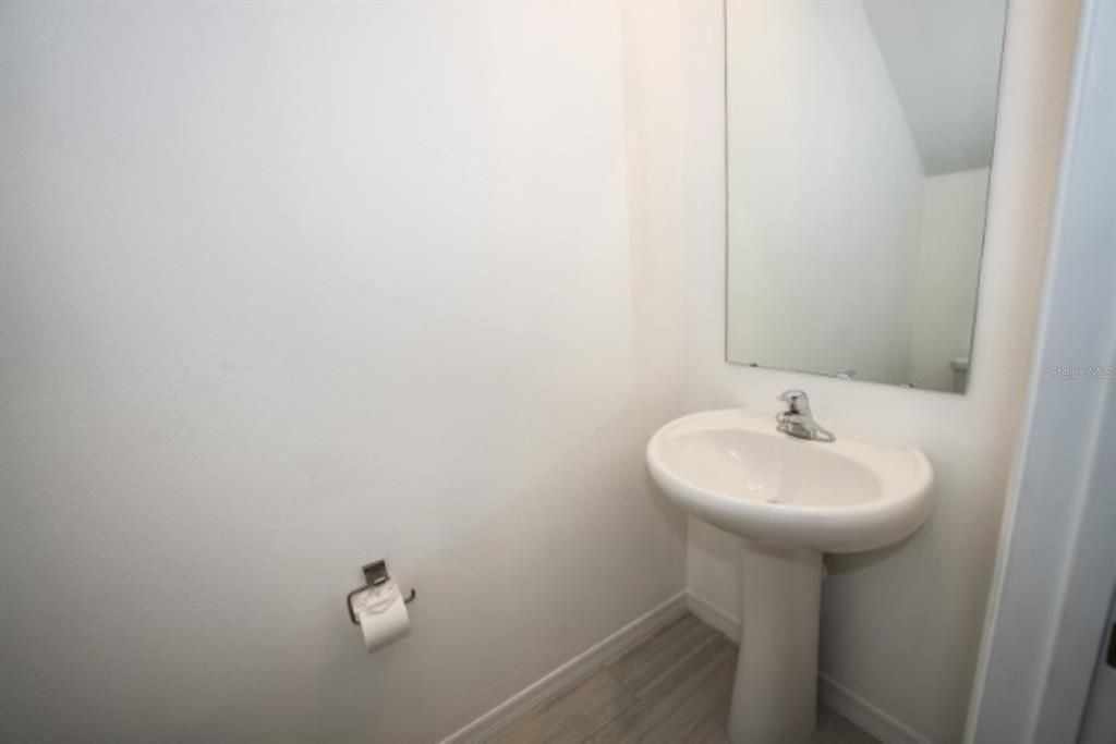 For Rent: $2,675 (5 beds, 2 baths, 2217 Square Feet)