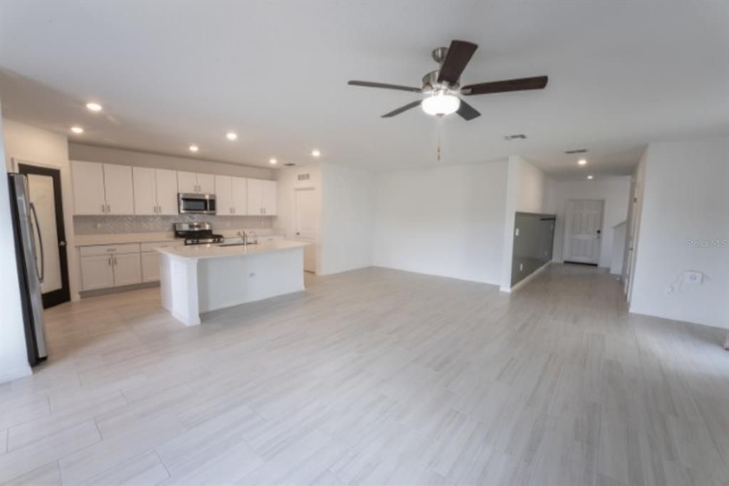 For Rent: $2,675 (5 beds, 2 baths, 2217 Square Feet)
