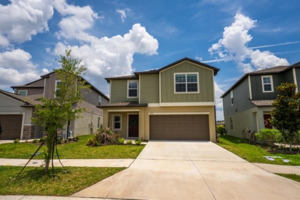 For Rent: $2,675 (5 beds, 2 baths, 2217 Square Feet)