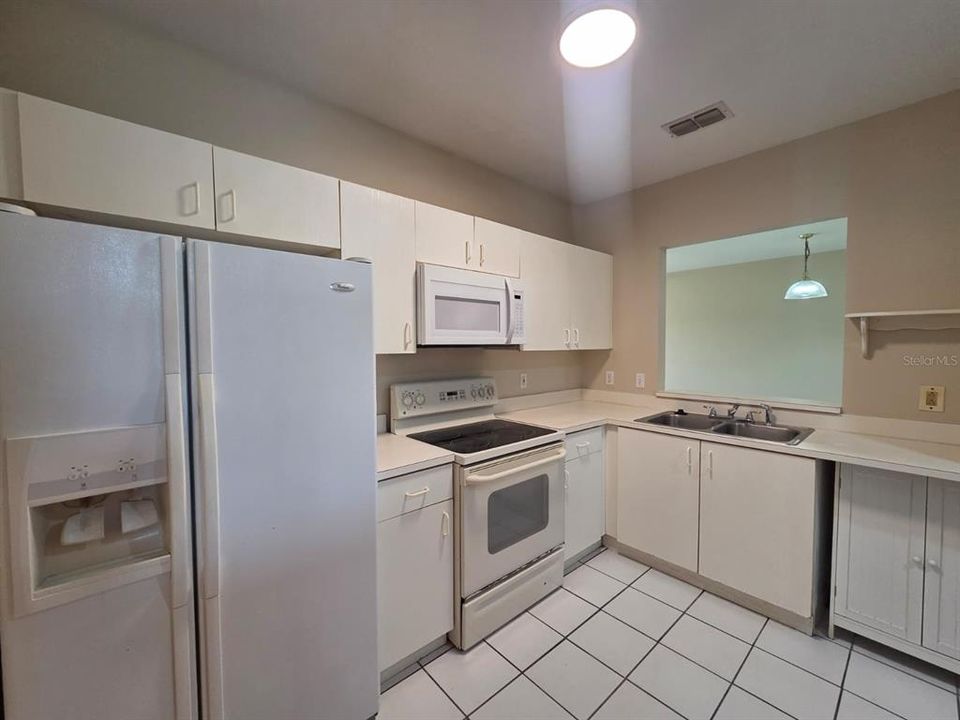 For Rent: $1,800 (3 beds, 2 baths, 1200 Square Feet)