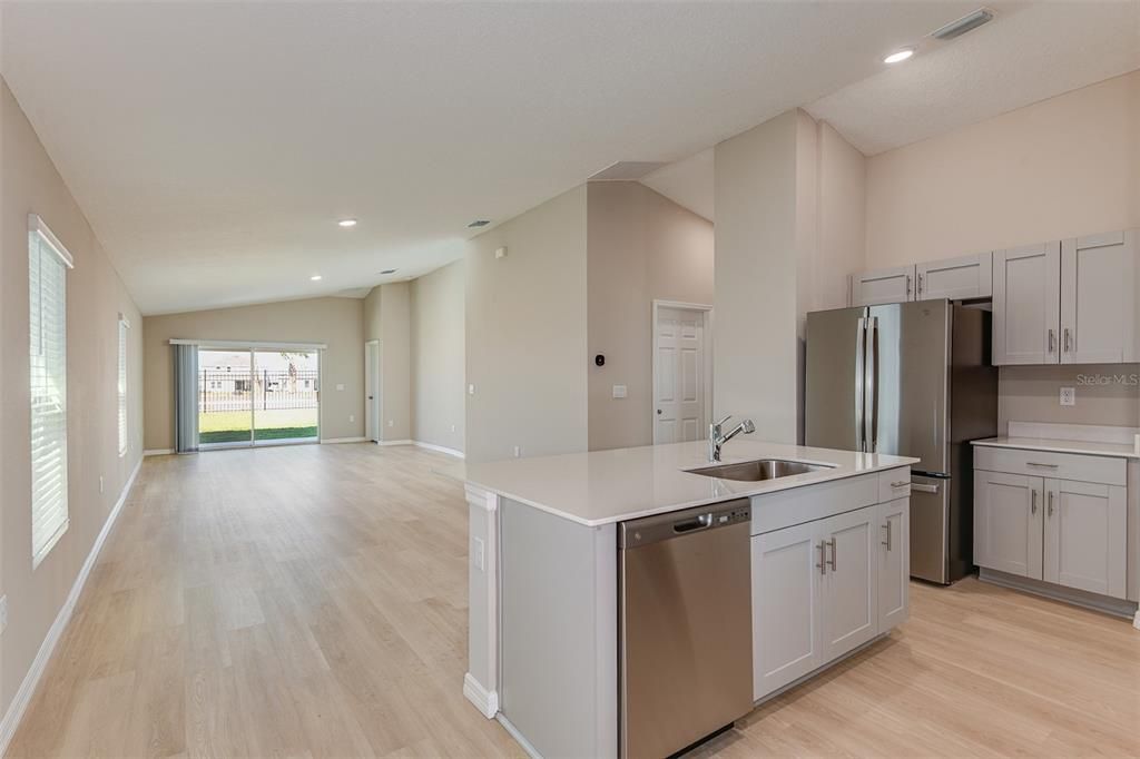 Active With Contract: $289,999 (3 beds, 2 baths, 1615 Square Feet)