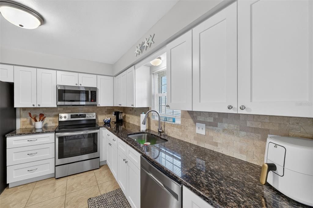 For Sale: $229,000 (2 beds, 2 baths, 1200 Square Feet)