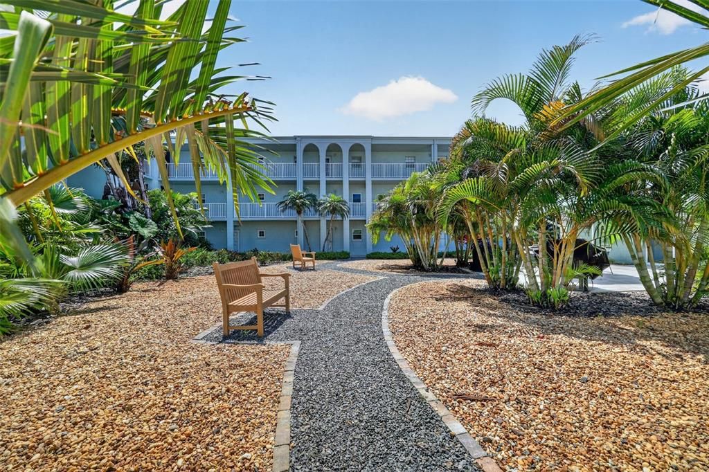 For Sale: $229,000 (2 beds, 2 baths, 1200 Square Feet)