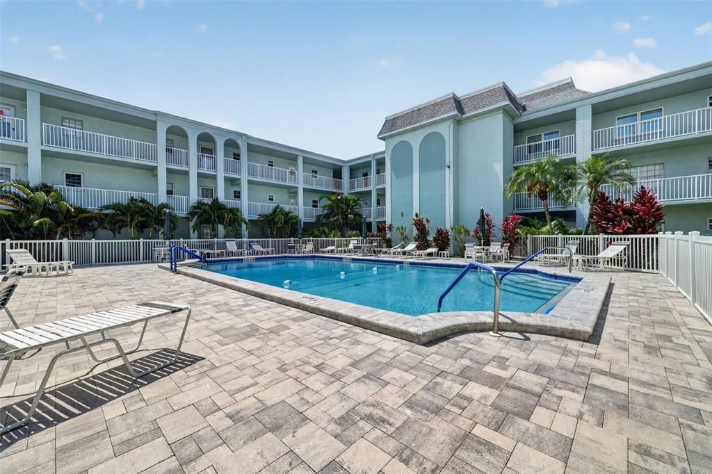 For Sale: $229,000 (2 beds, 2 baths, 1200 Square Feet)