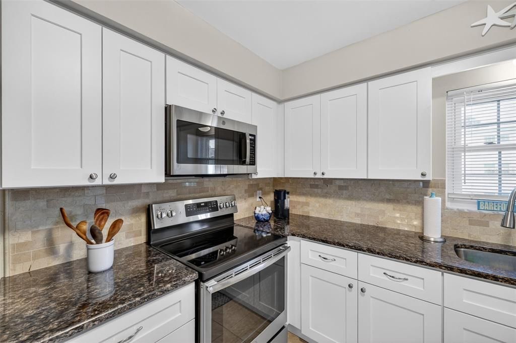 For Sale: $229,000 (2 beds, 2 baths, 1200 Square Feet)