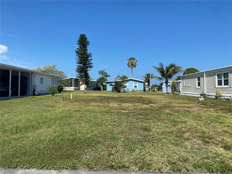 For Sale: $9,000 (0.09 acres)