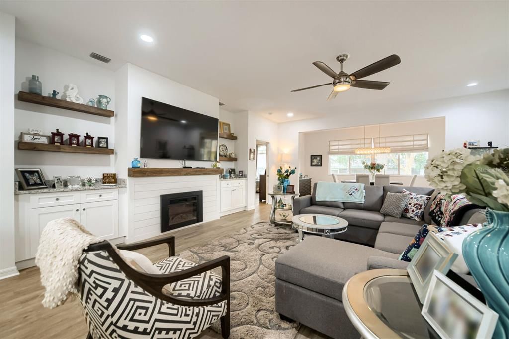 Activo con contrato: $294,995 (3 camas, 2 baños, 1927 Pies cuadrados)