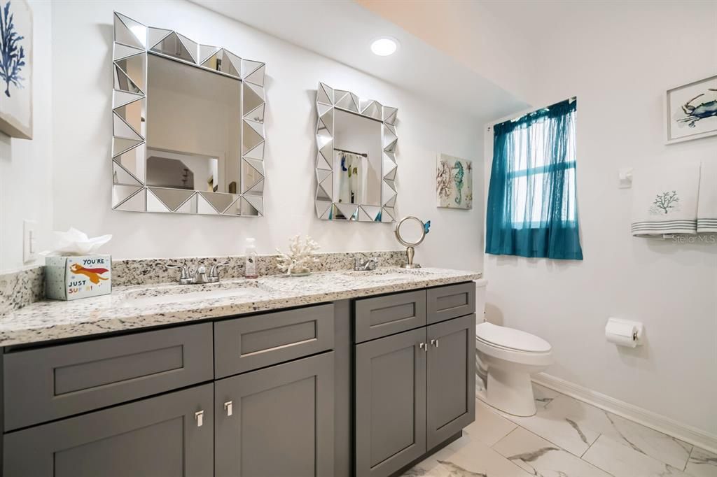 Activo con contrato: $294,995 (3 camas, 2 baños, 1927 Pies cuadrados)