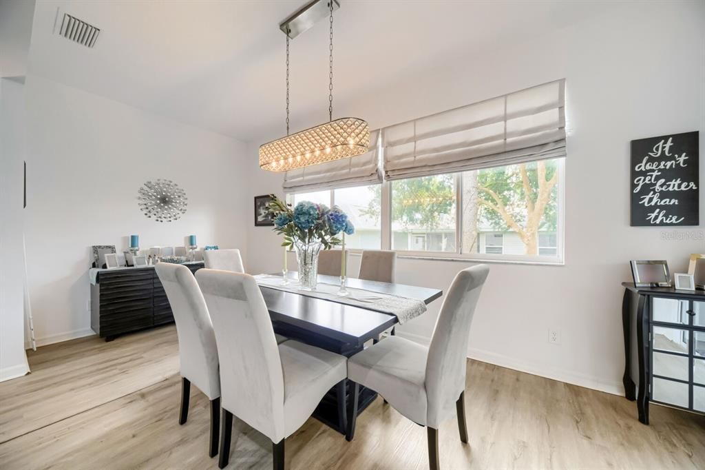 Activo con contrato: $294,995 (3 camas, 2 baños, 1927 Pies cuadrados)