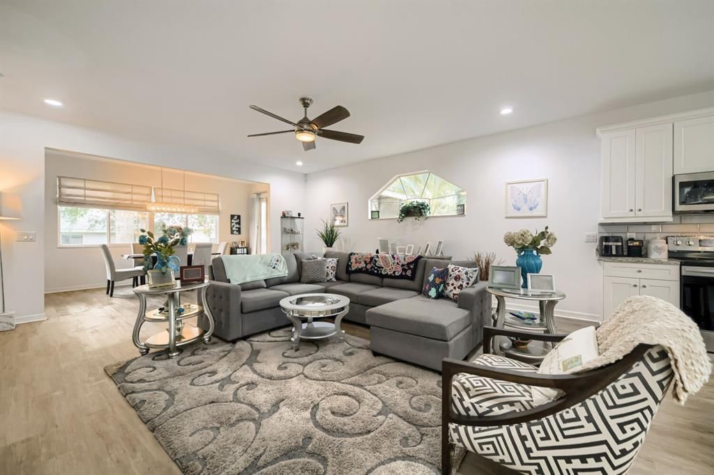 Activo con contrato: $294,995 (3 camas, 2 baños, 1927 Pies cuadrados)