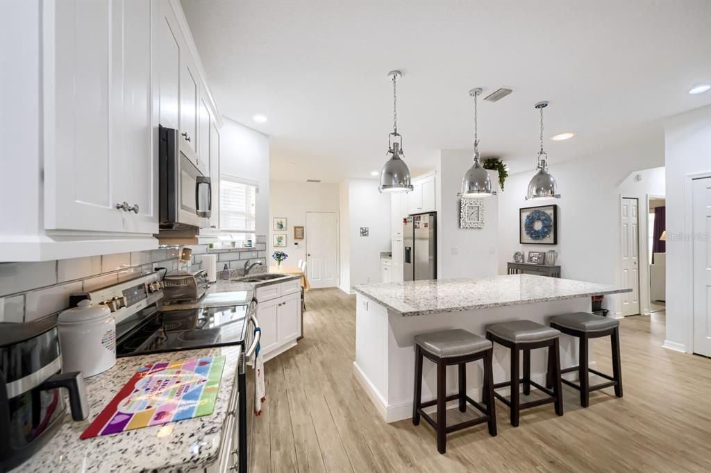 Activo con contrato: $294,995 (3 camas, 2 baños, 1927 Pies cuadrados)