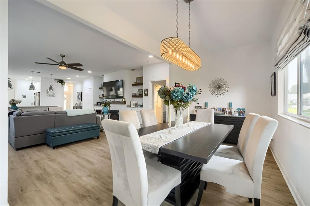 Activo con contrato: $294,995 (3 camas, 2 baños, 1927 Pies cuadrados)