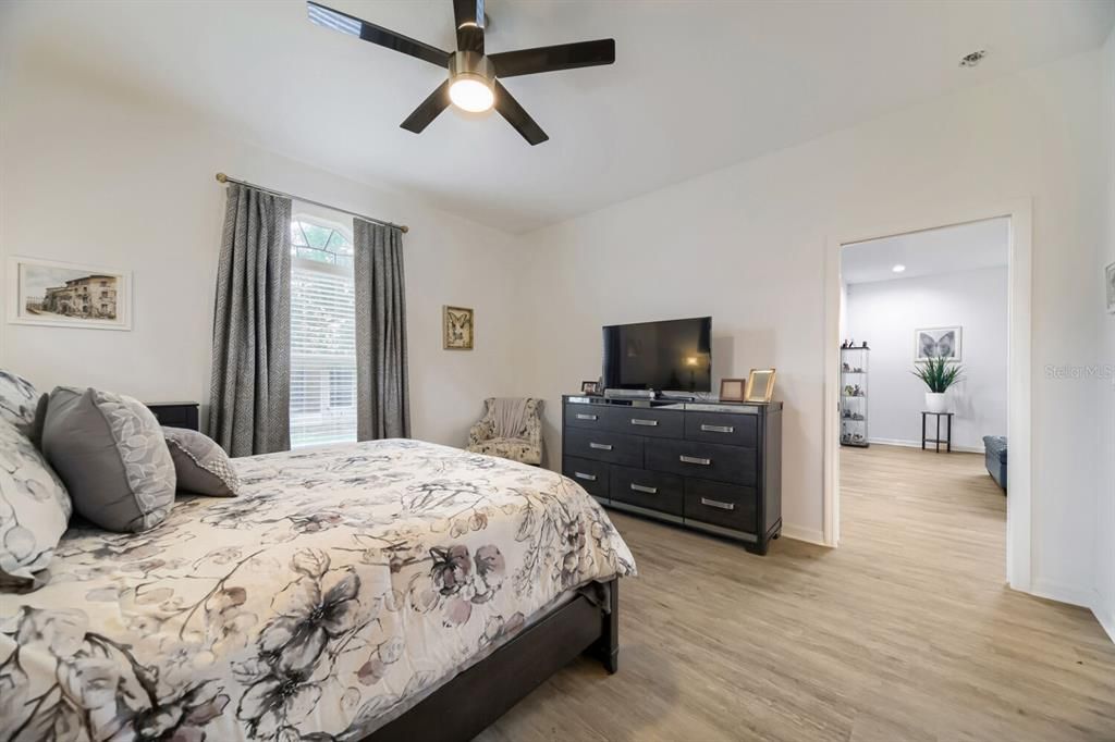 Activo con contrato: $294,995 (3 camas, 2 baños, 1927 Pies cuadrados)
