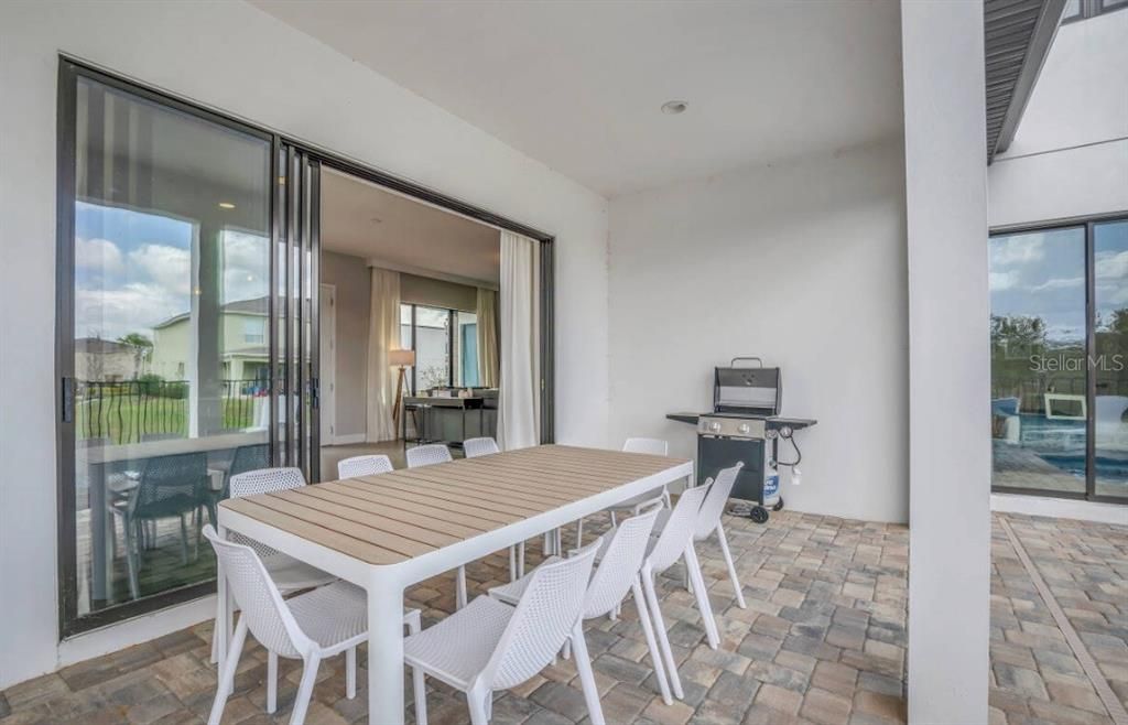 Activo con contrato: $475,000 (5 camas, 4 baños, 2310 Pies cuadrados)