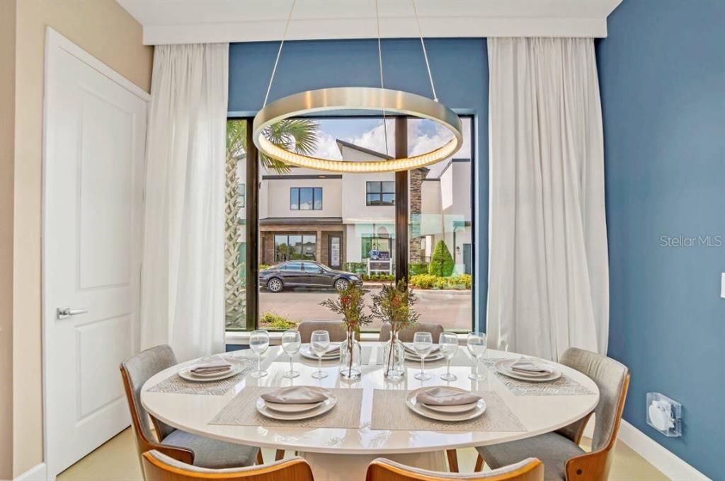 Activo con contrato: $475,000 (5 camas, 4 baños, 2310 Pies cuadrados)