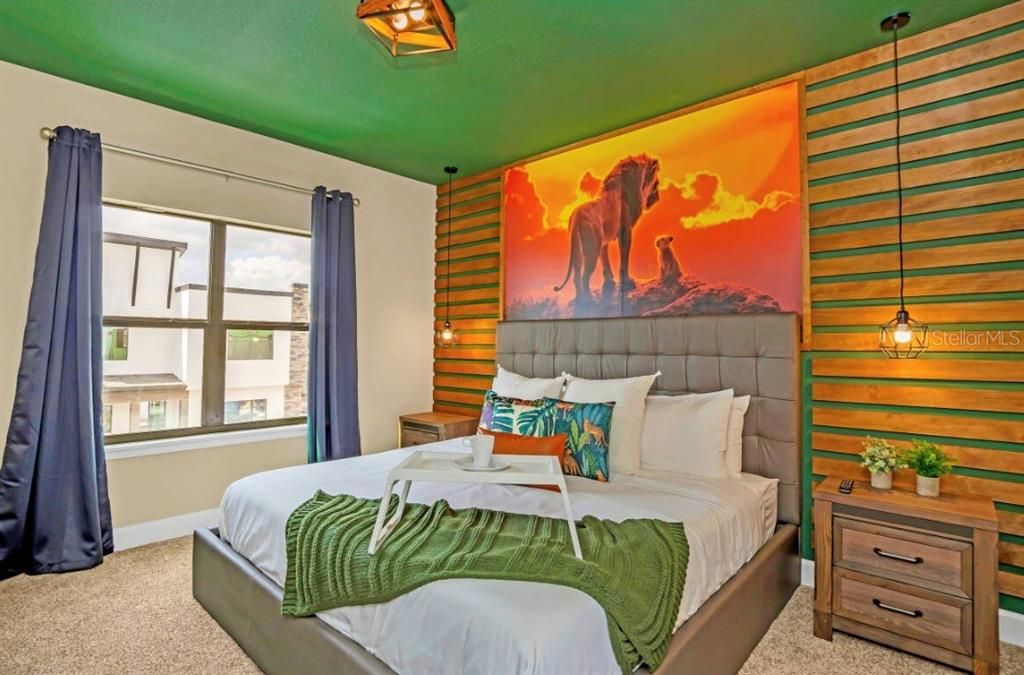 Activo con contrato: $475,000 (5 camas, 4 baños, 2310 Pies cuadrados)