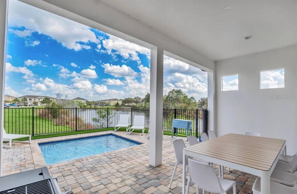 Activo con contrato: $475,000 (5 camas, 4 baños, 2310 Pies cuadrados)