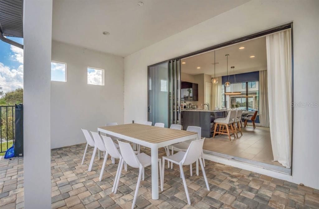 Activo con contrato: $475,000 (5 camas, 4 baños, 2310 Pies cuadrados)