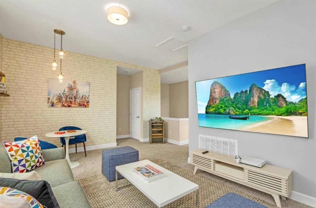 Activo con contrato: $475,000 (5 camas, 4 baños, 2310 Pies cuadrados)
