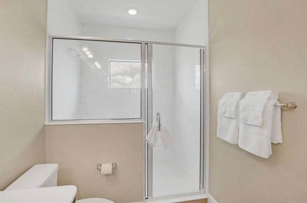 Activo con contrato: $475,000 (5 camas, 4 baños, 2310 Pies cuadrados)