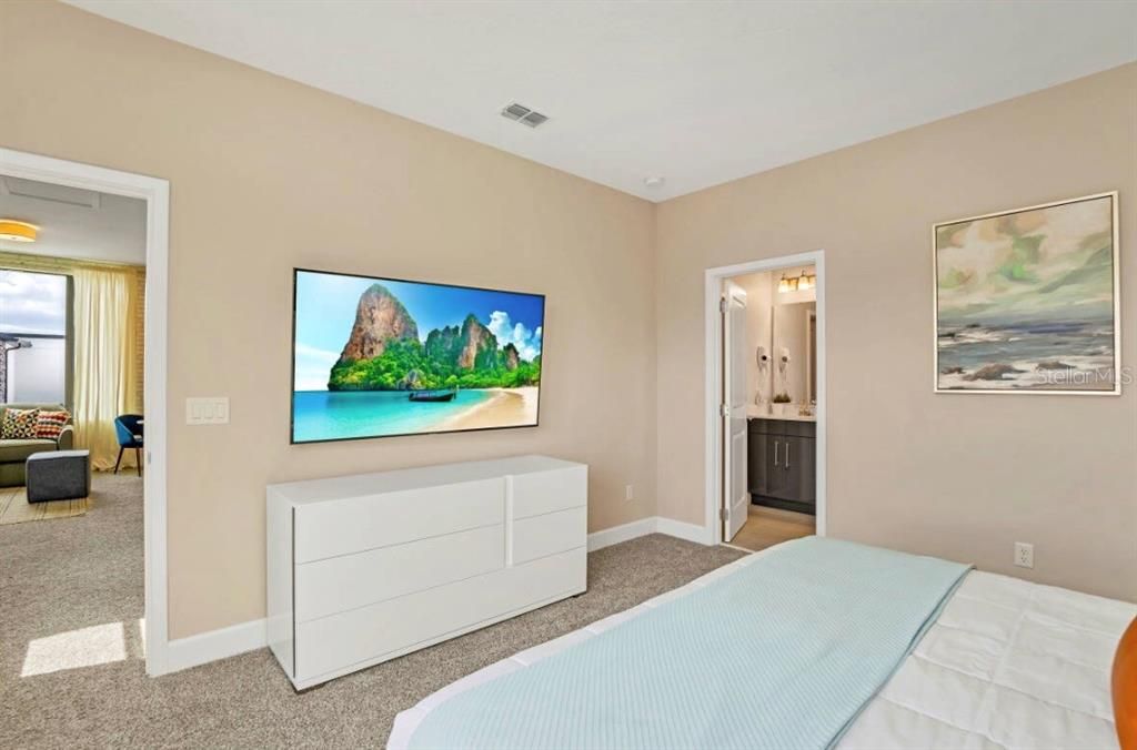 Activo con contrato: $475,000 (5 camas, 4 baños, 2310 Pies cuadrados)