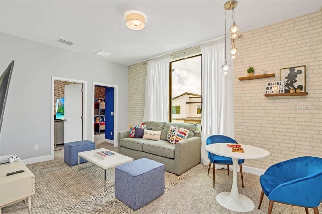 Activo con contrato: $475,000 (5 camas, 4 baños, 2310 Pies cuadrados)