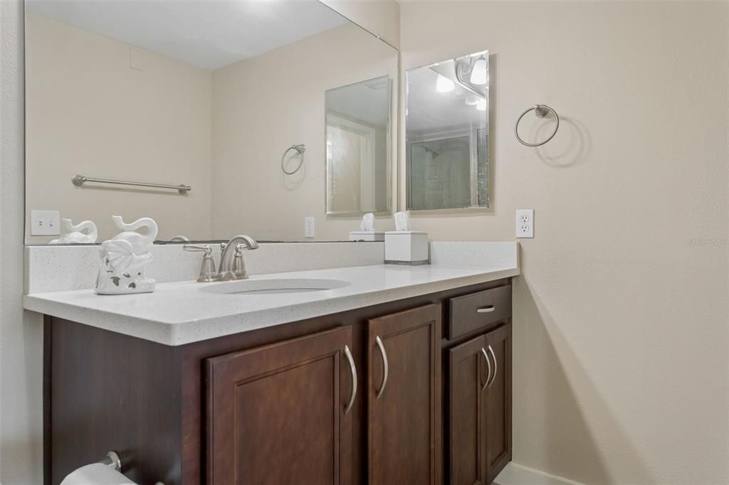 En Venta: $299,900 (3 camas, 2 baños, 1151 Pies cuadrados)