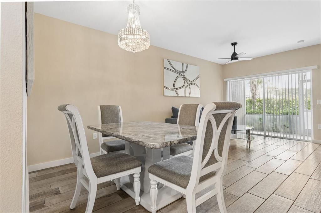 En Venta: $299,900 (3 camas, 2 baños, 1151 Pies cuadrados)