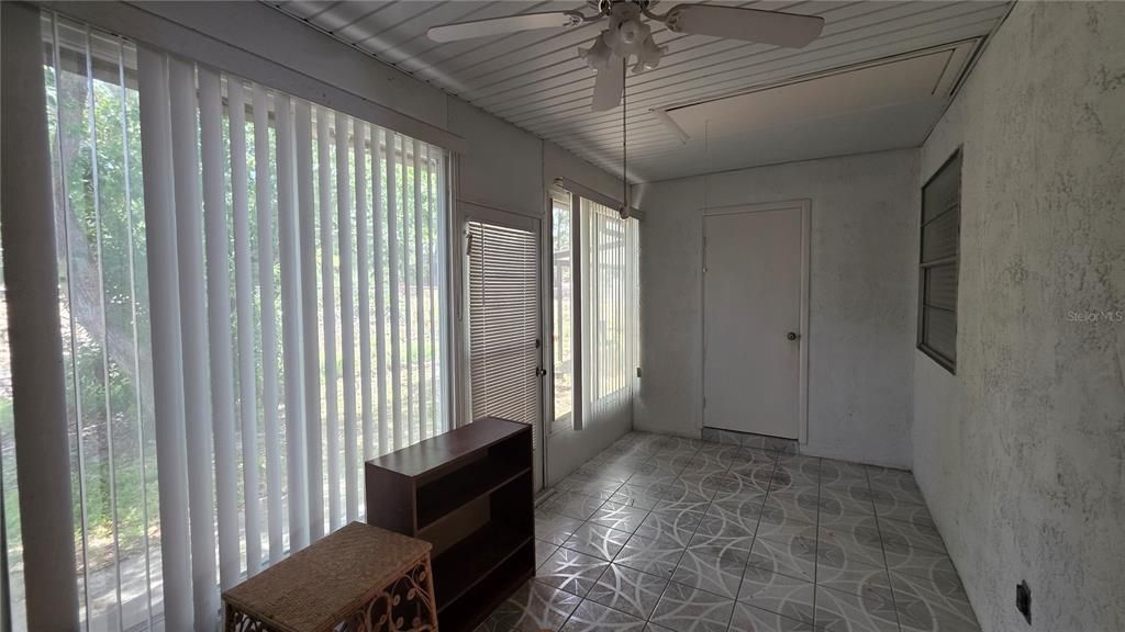 For Sale: $155,000 (2 beds, 2 baths, 962 Square Feet)