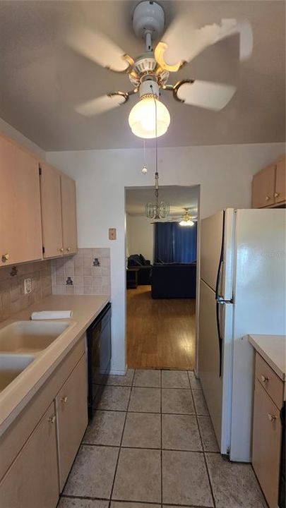 For Sale: $155,000 (2 beds, 2 baths, 962 Square Feet)