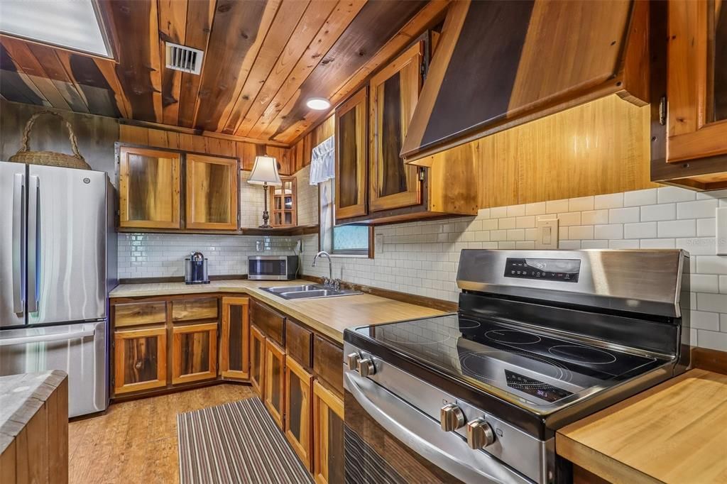 На продажу: $280,000 (2 спален, 1 ванн, 960 Квадратных фут)