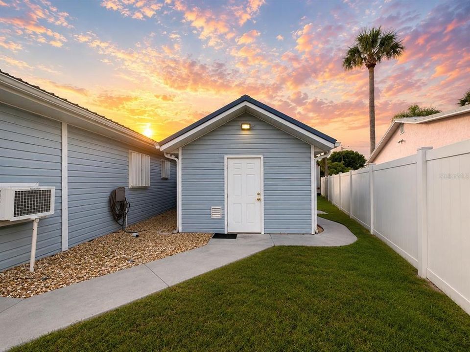 For Sale: $374,900 (2 beds, 2 baths, 1260 Square Feet)