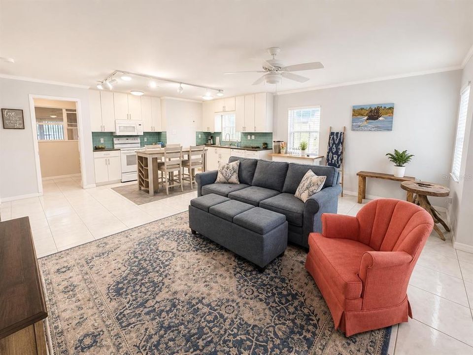 For Sale: $374,900 (2 beds, 2 baths, 1260 Square Feet)