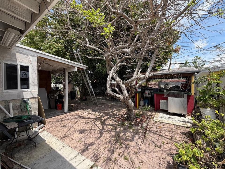 For Sale: $421,999 (4 beds, 3 baths, 720 Square Feet)