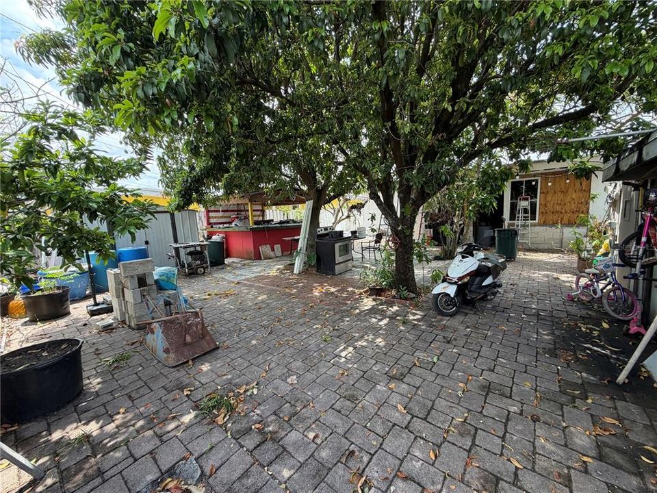 For Sale: $421,999 (4 beds, 3 baths, 720 Square Feet)