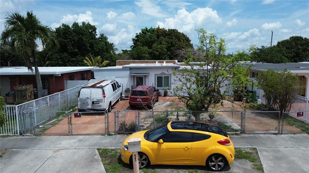 For Sale: $421,999 (4 beds, 3 baths, 720 Square Feet)