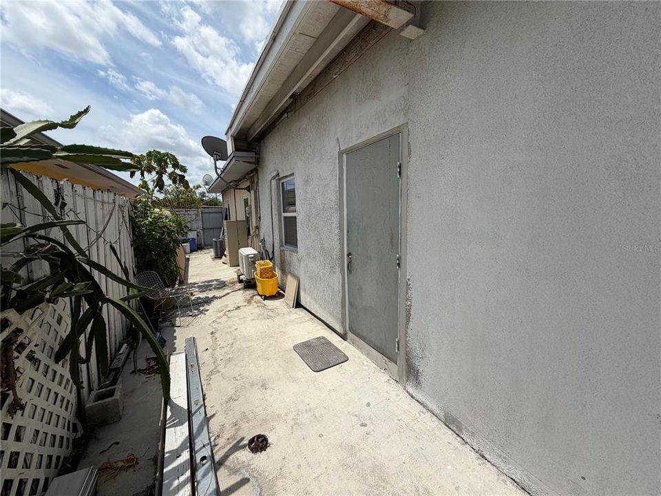For Sale: $421,999 (4 beds, 3 baths, 720 Square Feet)