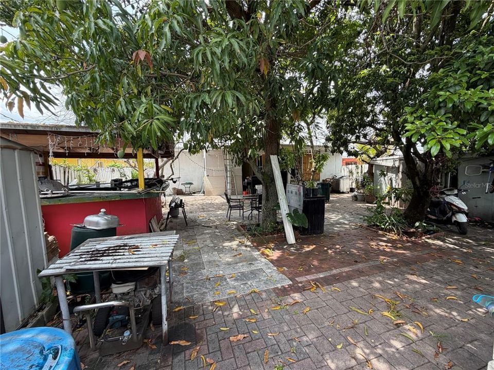 For Sale: $421,999 (4 beds, 3 baths, 720 Square Feet)