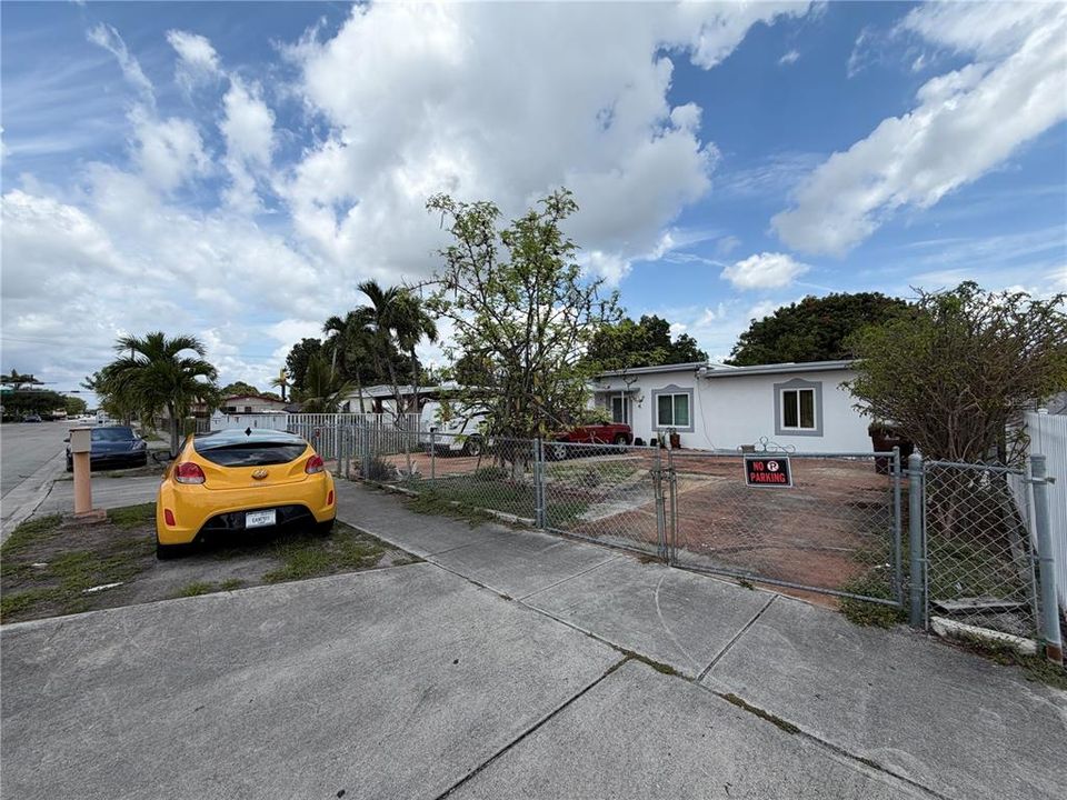 For Sale: $421,999 (4 beds, 3 baths, 720 Square Feet)