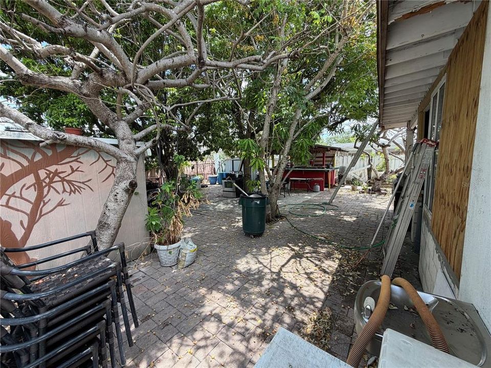 For Sale: $421,999 (4 beds, 3 baths, 720 Square Feet)