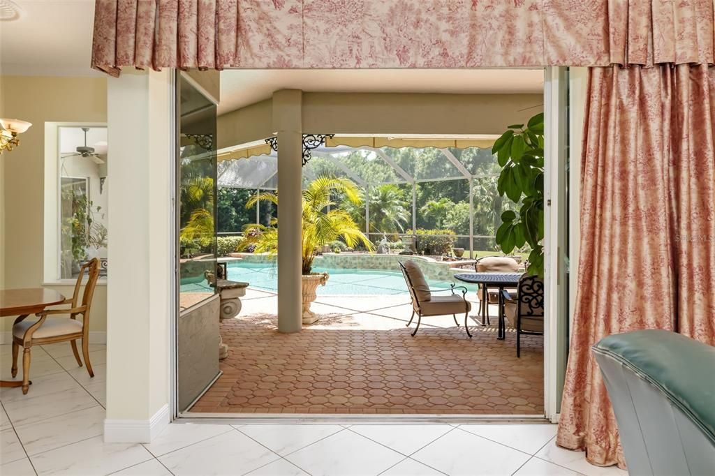Activo con contrato: $885,000 (3 camas, 3 baños, 3025 Pies cuadrados)